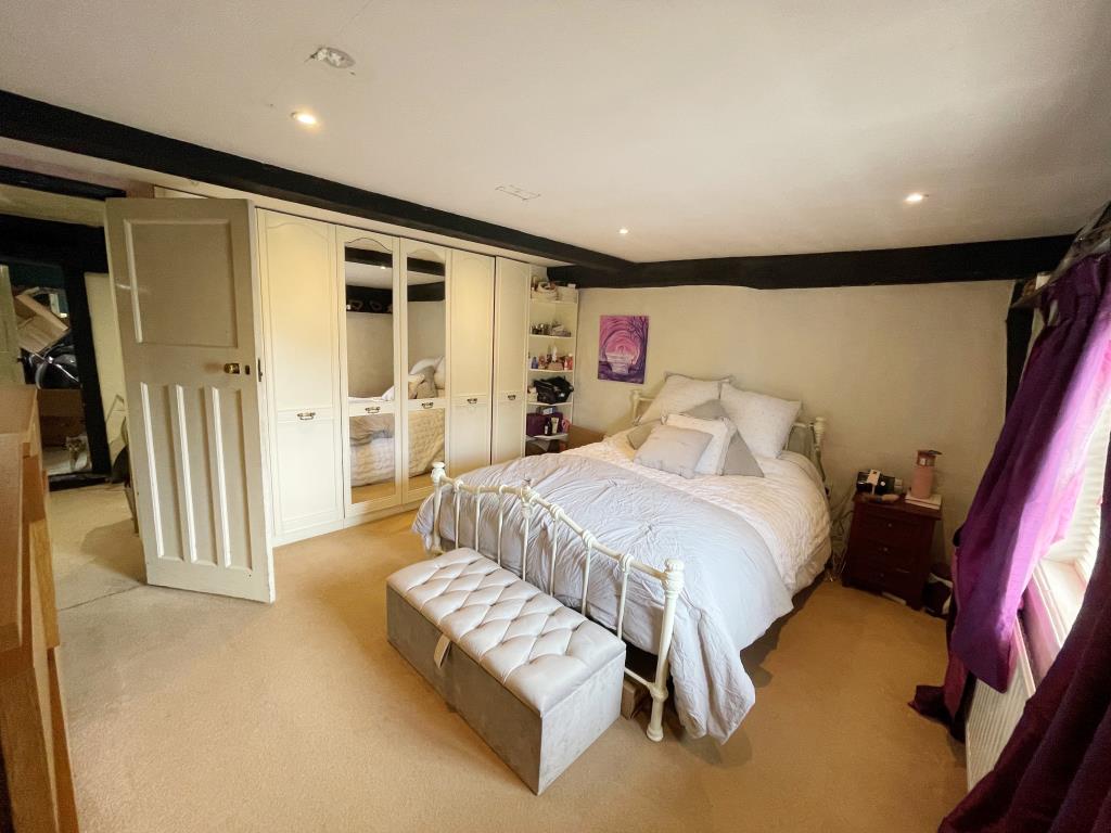 Lot: 23 - PERIOD PROPERTY WITH PERMISSION FOR ALTERATIONS AND POTENTIAL FOR SUB-DIVISION - Bedroom
